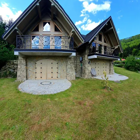 بيت للعطل Siedem Pocalunkow, Jacuzzi, Sauna, Basen