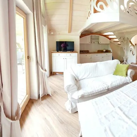 Siedem Pocalunkow, Jacuzzi, Sauna, Basen بيت للعطل شتوروك