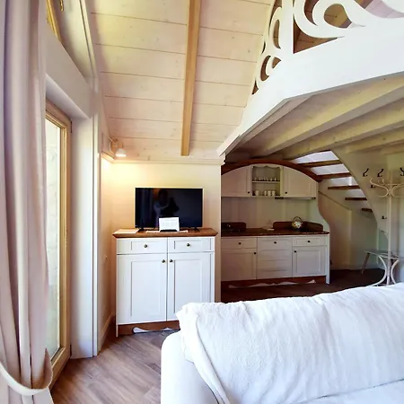 Siedem Pocalunkow, Jacuzzi, Sauna, Basen بيت للعطل شتوروك